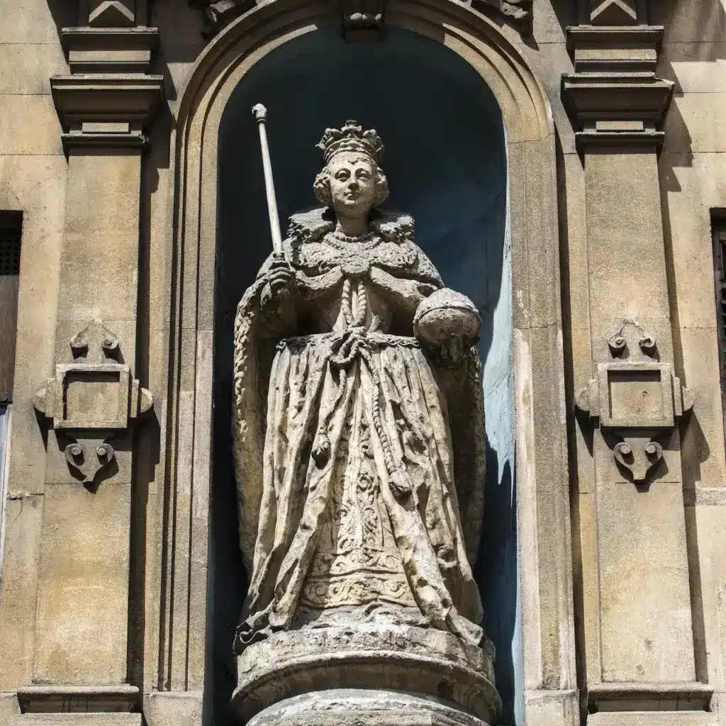 Queen Elizabeth I The Virgin Queen Statue On Fleet Street
